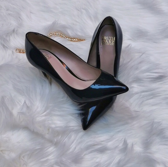 SOLD-Truth or Dare by Madona sexy heels: Size 6M - Picture 6 of 7